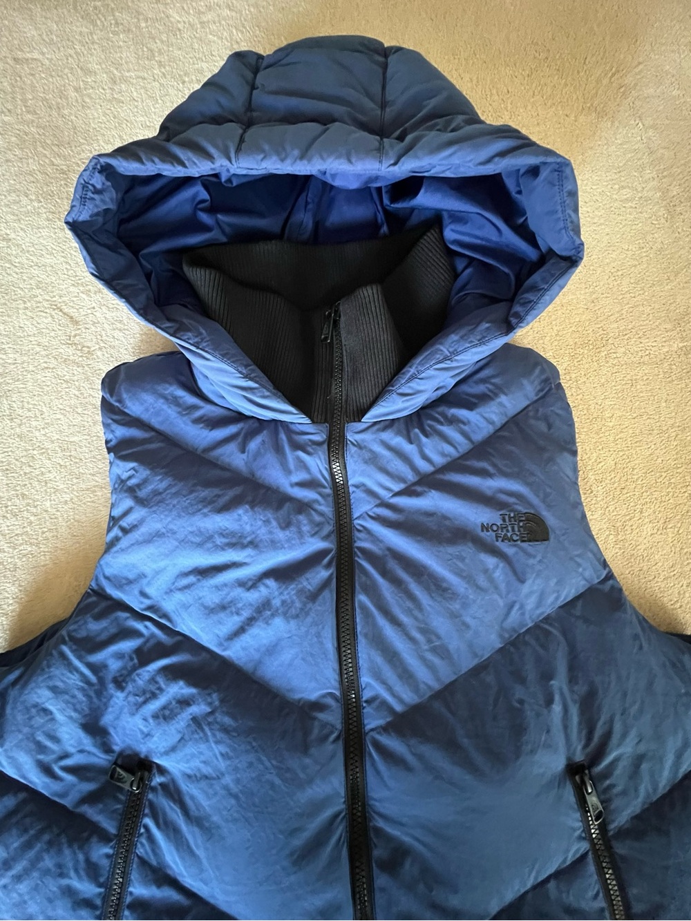 The North Face Women's Blue Long Puffer Vest - Picture 5 of 9